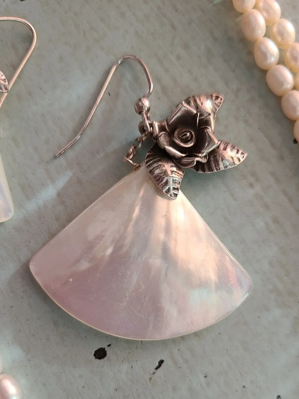 Rose Accent Mother-of-Pearl Fan Pendant Necklace & Earrings - Cream Pearls